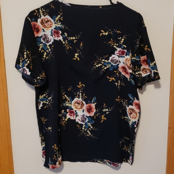 Blouse - Picture 2 of 2